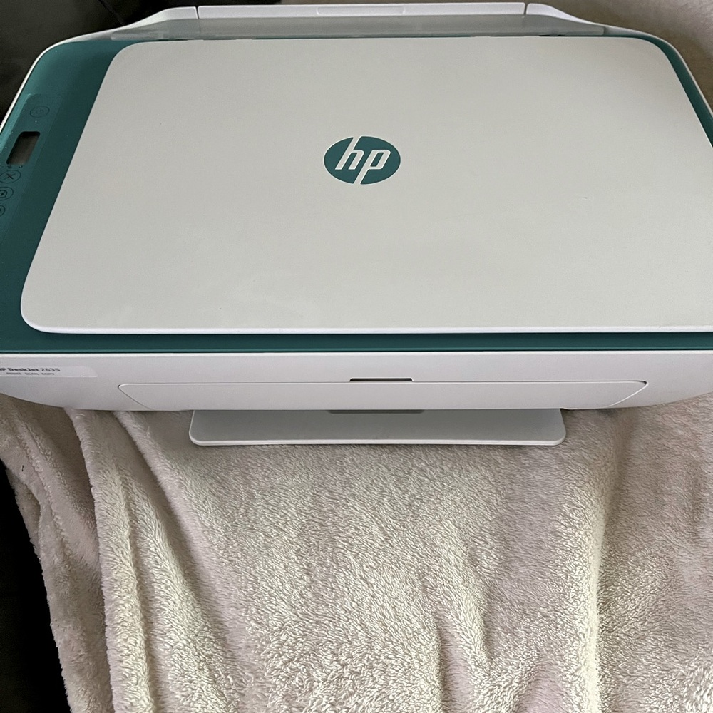HP Deskjet 2635 Print Scan Copy. Never used.
